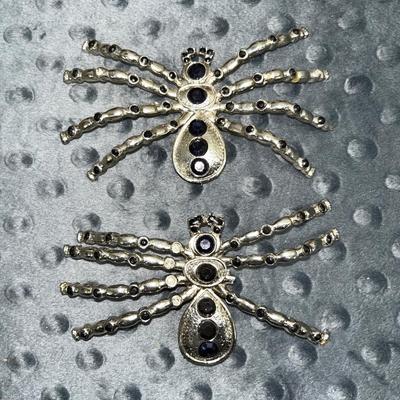 Spider pin