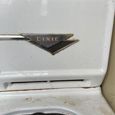 Lot 126 - Vintage DIXIE White Gas Stove