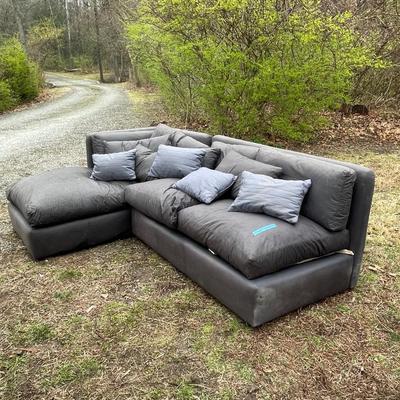 Lot 129 - Sectional sofa