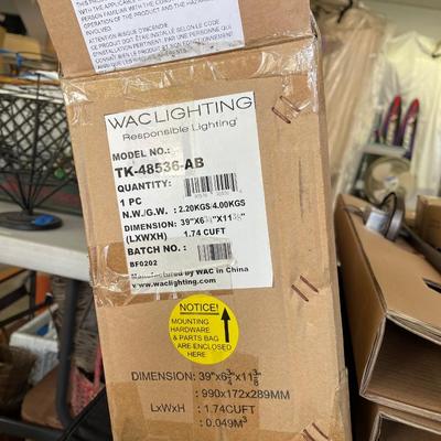 Lot 143 - Track lighting, new in box !