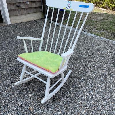 Lot 146 - Wood rocking chair painted white