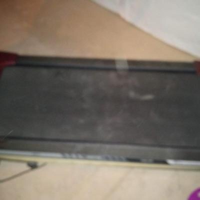 HORIZON T800 FOLDING TREADMILL WITH ALL THE BELLS AND WHISTLES