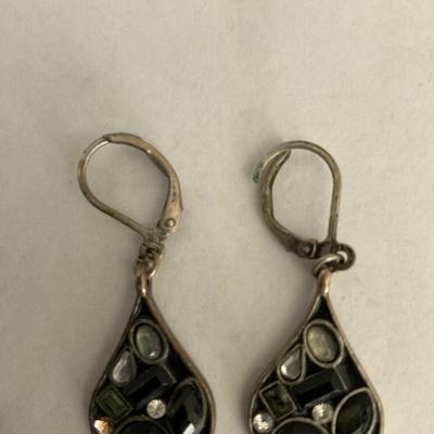 Earrings and necklaces pendant.