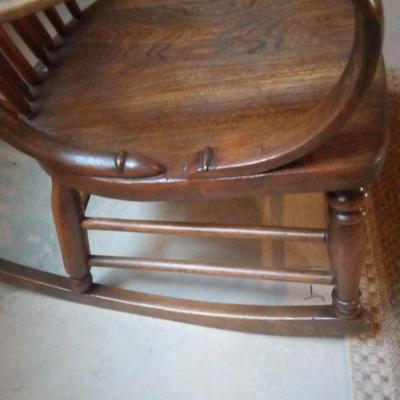 ANTIQUE ROCKING CHAIR, THROW AND THROW RUG