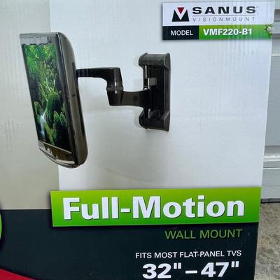 Lot 162 - New in Box ! TV wall mount
