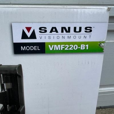 Lot 162 - New in Box ! TV wall mount