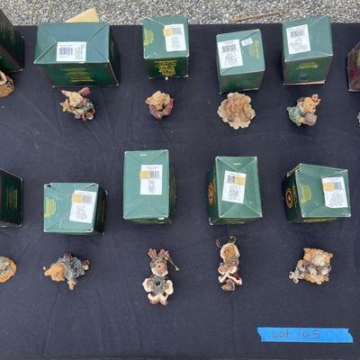 Lot 165 - 17 Boyds Bear Collection with boxes