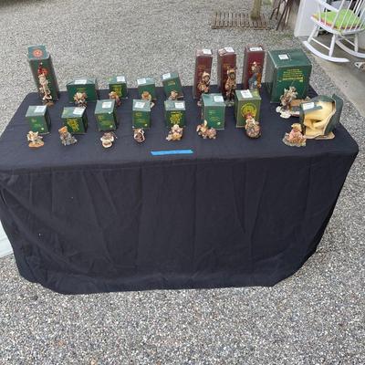Lot 165 - 17 Boyds Bear Collection with boxes