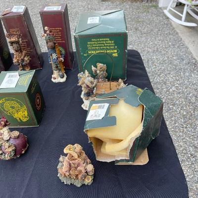 Lot 165 - 17 Boyds Bear Collection with boxes