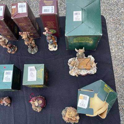 Lot 165 - 17 Boyds Bear Collection with boxes