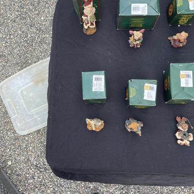 Lot 165 - 17 Boyds Bear Collection with boxes