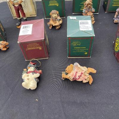 Lot 166 - 18 Boyds Bear Collection w/box and ornements