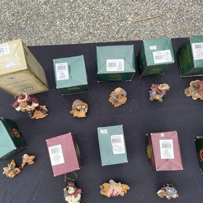 Lot 166 - 18 Boyds Bear Collection w/box and ornements