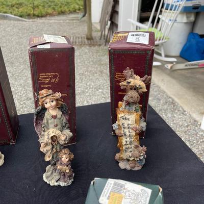 Lot 166 - 18 Boyds Bear Collection w/box and ornements
