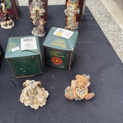 Lot 166 - 18 Boyds Bear Collection w/box and ornements