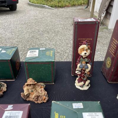 Lot 166 - 18 Boyds Bear Collection w/box and ornements