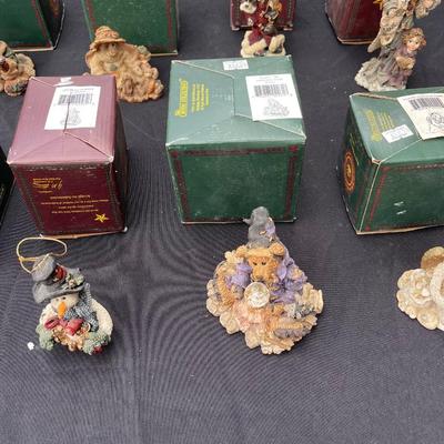 Lot 166 - 18 Boyds Bear Collection w/box and ornements