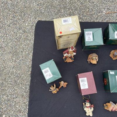 Lot 166 - 18 Boyds Bear Collection w/box and ornements