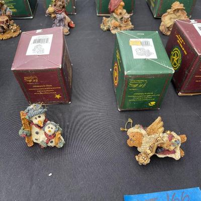 Lot 166 - 18 Boyds Bear Collection w/box and ornements
