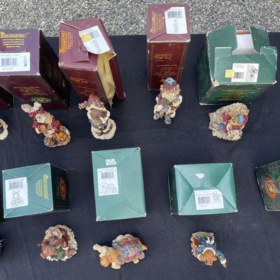 Lot 167 - 16 Boyds Bear Collection with boxes