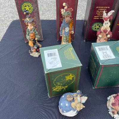 Lot 167 - 16 Boyds Bear Collection with boxes