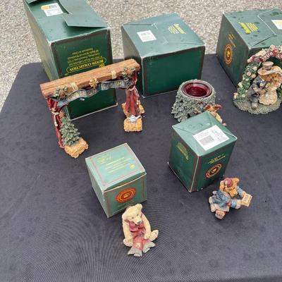 Lot 168 - 12 Boyds Bear Collection with boxes