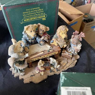 Lot 168 - 12 Boyds Bear Collection with boxes