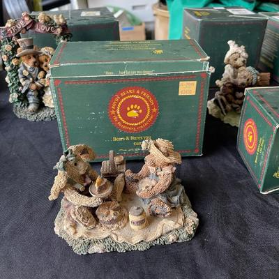 Lot 168 - 12 Boyds Bear Collection with boxes
