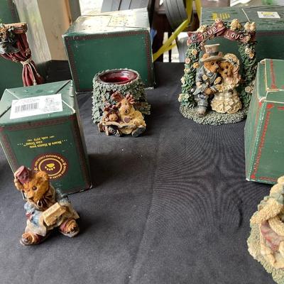 Lot 168 - 12 Boyds Bear Collection with boxes