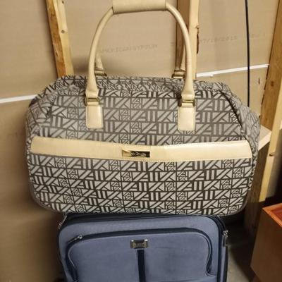 JEEP SUITCASE WITH PULL HANDLE AND ANNE KLEIN DUFFLE BAG