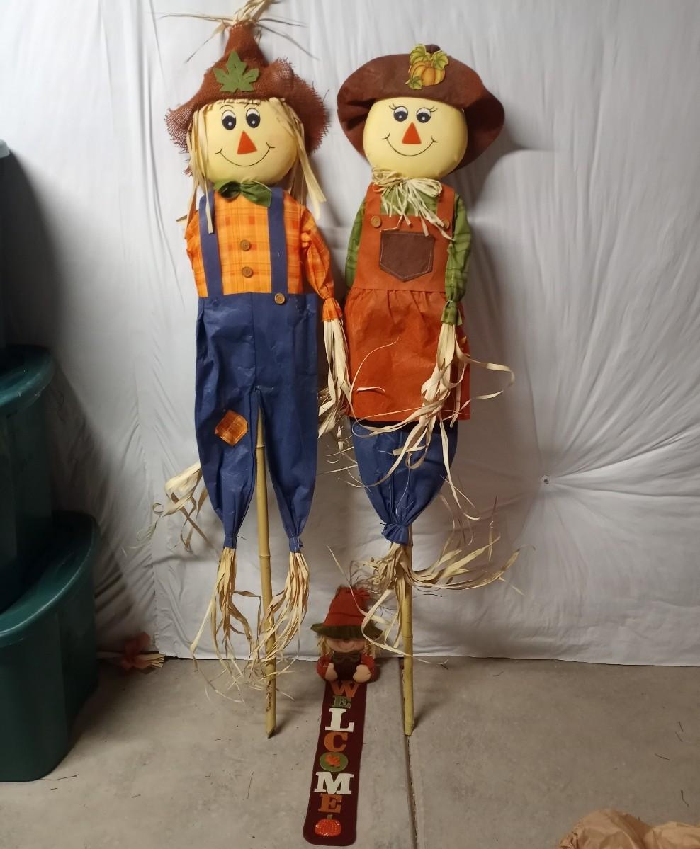 STICK SCARECROWS AND CLOTH WELCOME | EstateSales.org