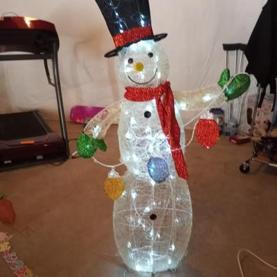 LIGHTED YARD SNOWMAN AND WREATH