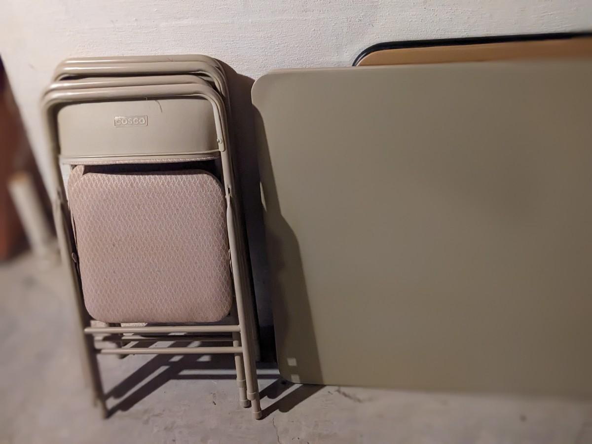 Like New Cosco Card Table and 4 Padded Chairs