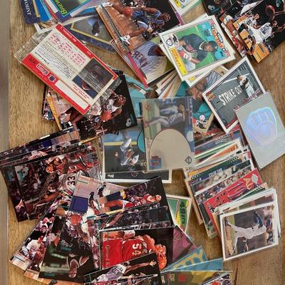 100+ mixed sport card lot - Signed