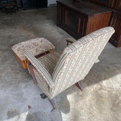 Chair with Foot Rest - Lot 19