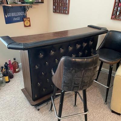 Bar and 2 Bar Stools - Lot 53