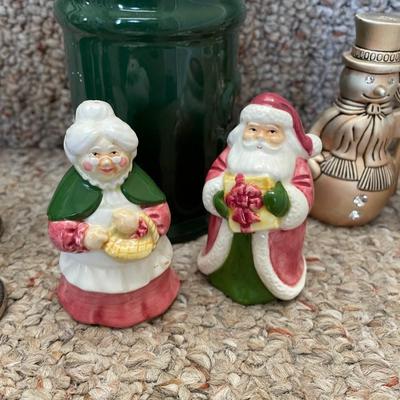 Salt and Pepper sets Christmas Santa Snowman - Lot 85