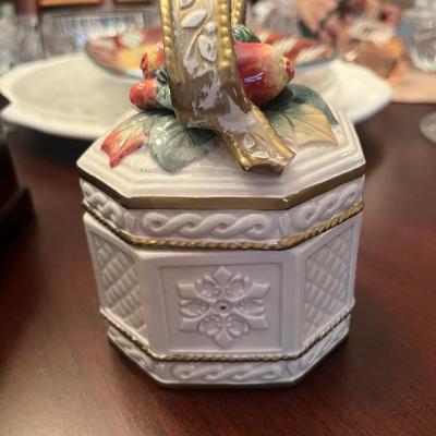 Fitz and Flyod Christmas Tray set - Lot 124