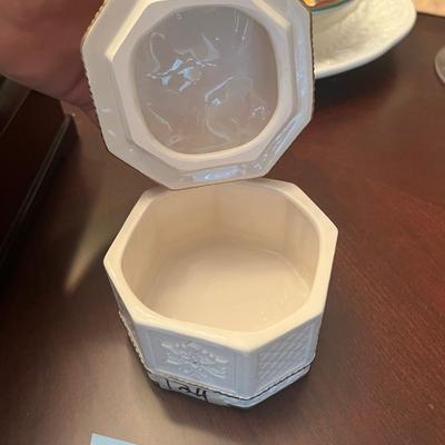 Fitz and Flyod Christmas Tray set - Lot 124