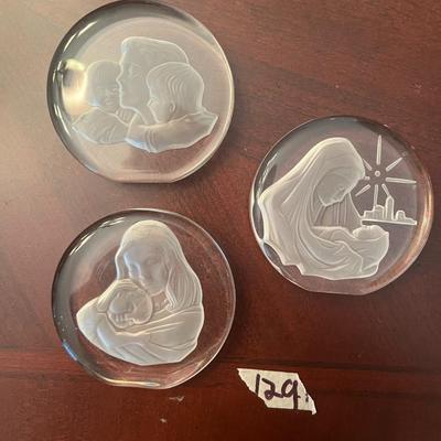 3 Pieces of Glass Decor -  Lot 129