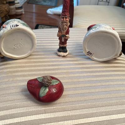 Santa Sugar with Lid and Creamer - Lot 146