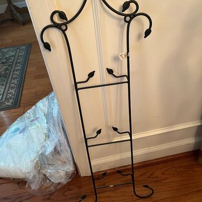 Metal Wall Plate Hanger - Lot 147