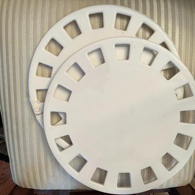 Set of 2 Ceramic Round Platters - Lot 158