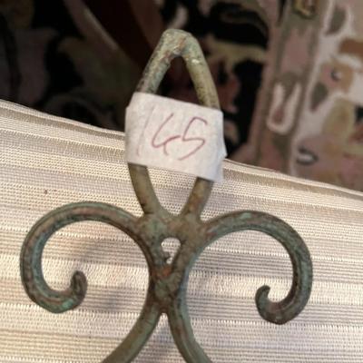 Metal Plate Hanger - Lot 165