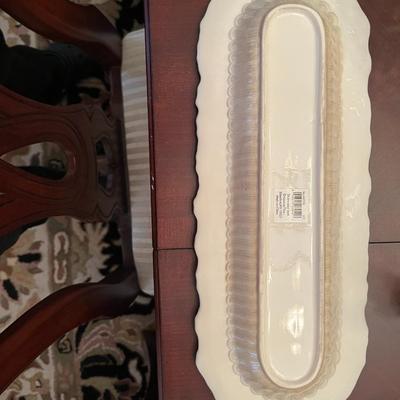 Ceramic Holly Serving Dish - Lot 175