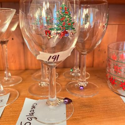 Set of 5 Christmas Tree Glasses - Lot 191