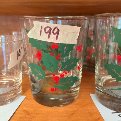 Set of 4 Holly Glasses - Lot 199