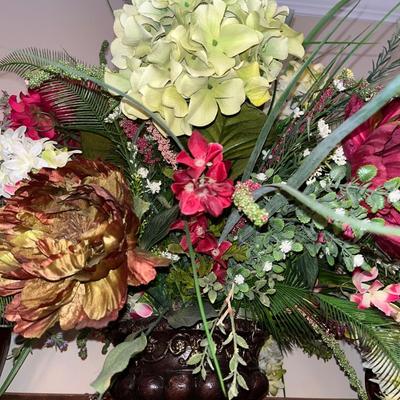 Flower Arrangement in a Vase - Lot 245