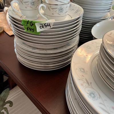 English Garden Fine China with Demitasse Cups and Saucers Japan -  Lot 254