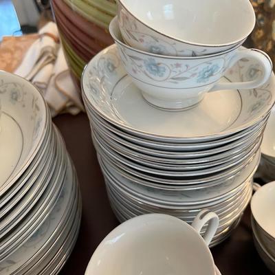 English Garden Fine China with Demitasse Cups and Saucers Japan -  Lot 254